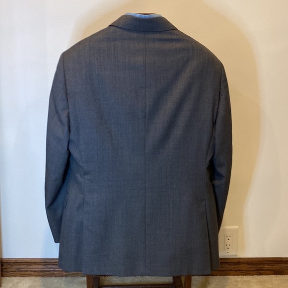 Samuelsohn blazer in superb condition in 44R. It is grey with blue undertone - Picture 2 of 16